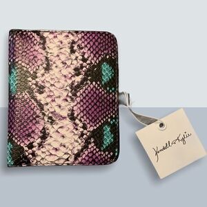 2/40$ Purple+Teal Kendall & Kylie Passport Cover
